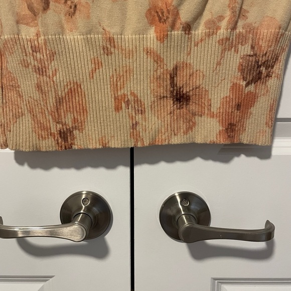 Rena Rowan woman S Floral Beige Top/sweater ribbed fitted bottom beautiful feel - Picture 4 of 4